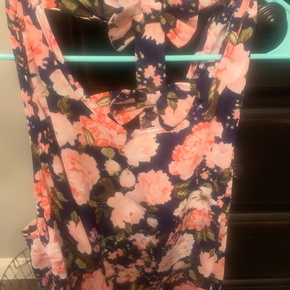 Adorable tank with bows in back